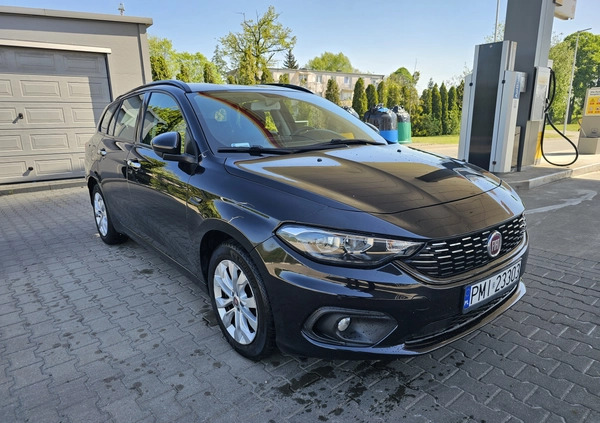 Fiat Tipo cena 37800 przebieg: 180000, rok produkcji 2017 z Międzychód małe 92